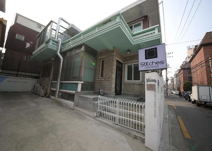 Pensión Stitches House
